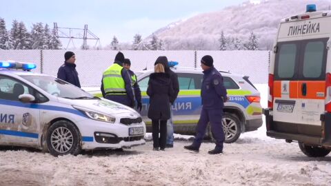 Тройното убийство: Мъжете са простреляни в главата, до телата им са открити пистолети 