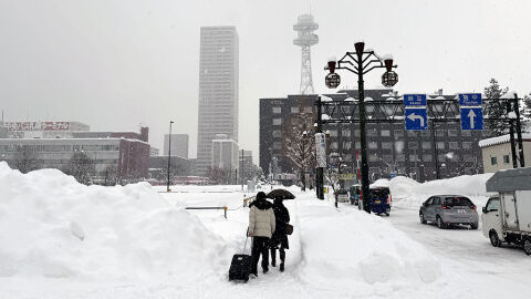 Над 4 метра сняг: Зимата в Япония взе 30 жертви