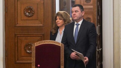 Консултациите продължават: Президентът се среща са ДПС-НН, БСП и ИТН