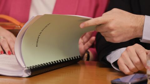 Промените в Изборния кодекс: Остър сблъсък в НС по лимита за брой секции в страни извън ЕС