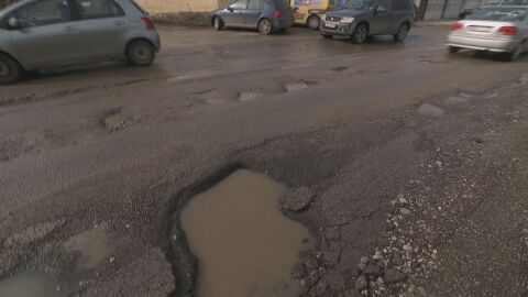 Нов проблем след ремонта: Околовръстното шосе на София отново е осеяно с дупки