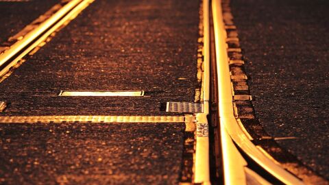 Влак дерайлира в Южна Швейцария, очакват се данни за пострадали 