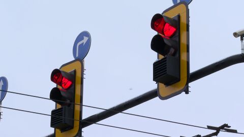 „Щори“ на светофарите: Шофьорите не могат да видят зелената светлина отдалеч 