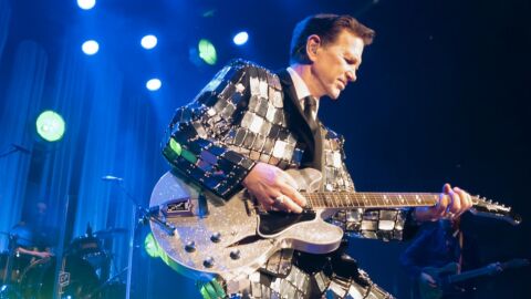 Крис Айзък: Сам съм – аз и китарата, без никакъв ангел