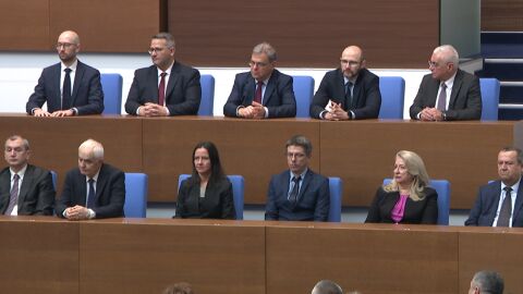 С официални церемонии досегашните министри предадоха властта на наследниците си 