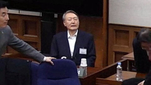 Осъденият на доживотен затвор президент Юн Сук-Йол обжалва присъдата си