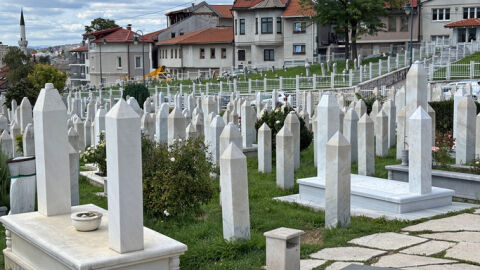 „Празнуваха с печено прасе и агне убийството на хора. Не мога да си представя как може да се живее с това да си убил дете“