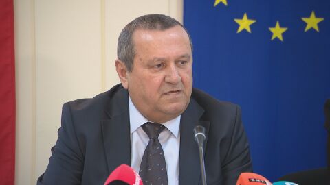 Свършва ли „глас срещу хляб“? Социалният министър срещу практиката помощи да бъдат ползвани като инструмент за влияние