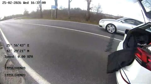 Гонка край Нова Загора: Спряха системен нарушител с шипове, карал без книжка и с чужди номера