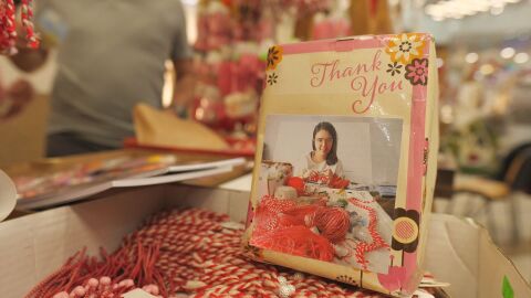 „Животът е прекрасен“: Вили прави мартеници, за да се бори с рядка болест и да сбъдне мечтата си