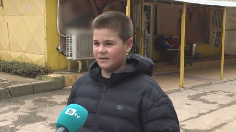 Добрият пример: 12-годишно момче намери пари на улицата и ги върна на възрастна жена