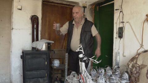 „Пари за осветление не давам“: Пенсионер от Люлин произвежда собствен ток в дома си