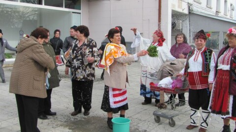 Днес е Бабинден по стар стил