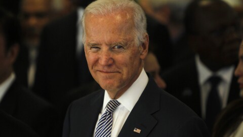 Бижута, картини и игрален влак - сред подаръците за десетки хиляди, които е получил Джо Байдън