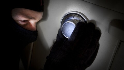 Банкови обирджии взеха заложници в Италия