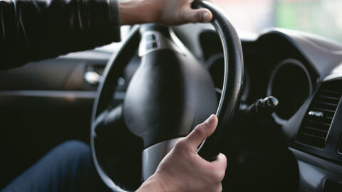 След гонка с полицията: Заловиха надрусан 20-годишен да превозва мигранти