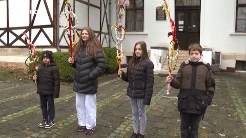 „Сурва весела година“: Малките сурвакари от Враца нарекоха за здраве и късмет