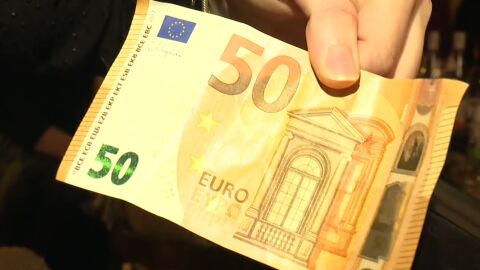 Първият тест на еврото в заведенията: Празнуващите плащаха и в левове, и в евро без затруднения