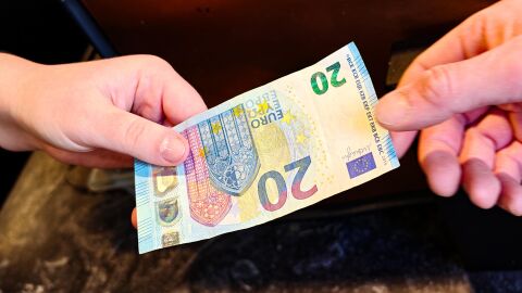 Глоби до 100 000 лв. за необосновано увеличение на цените в ученическите столове