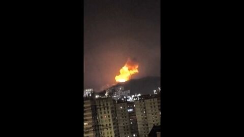 Експлозии във Венецуела. Дим се издига над столицата Каракас