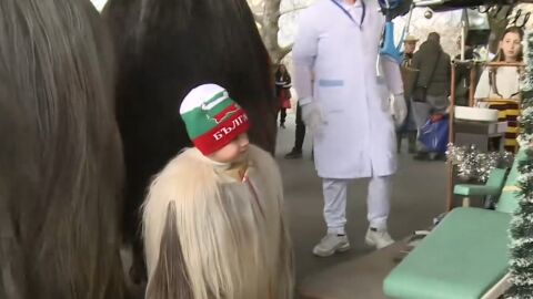 Кукерски звън и пъстри костюми: Фестивалът на сурвакарските игри започна в Благоевград