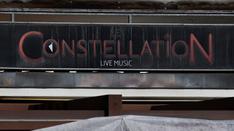 Собственик на опожарения бар в швейцарския курорт Кран Монтана е съден за сводничество