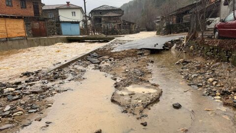 Обилни валежи в Крумовград и Кирково, очаква се BG-Alert да бъде задействана (ГАЛЕРИЯ)