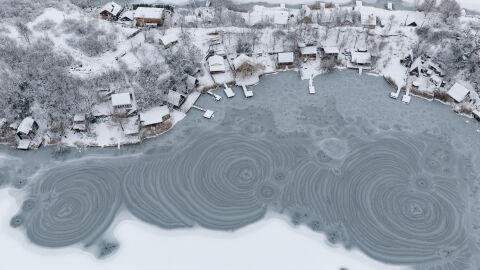 Снегът в Европа взе жертви: Минусовите температури сковаха много от градовете