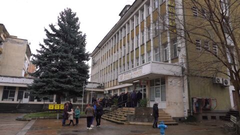 Пенсионери за първи път се докоснаха до евро: "Има тръпка" 