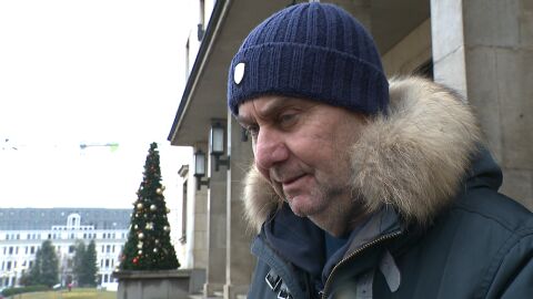 Илиян чака 6 часа пред БНБ, за да смени парите си - чул, че в другите банки има такси