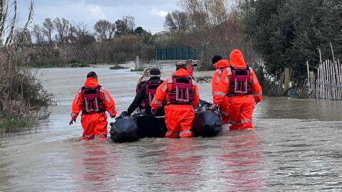 Спешни евакуации в Албания, стотици домакинства са наводнени