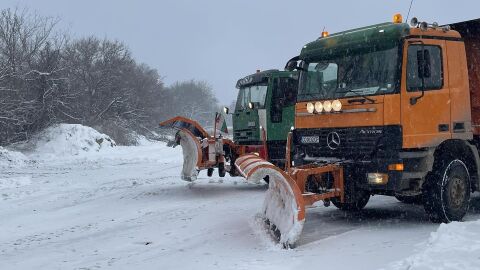 490 снегорина почистват републиканската пътна мрежа