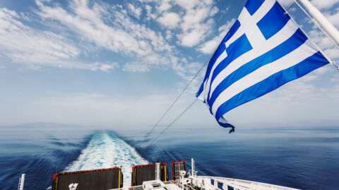 Бурно време: Фериботите в Гърция спряха да се движат