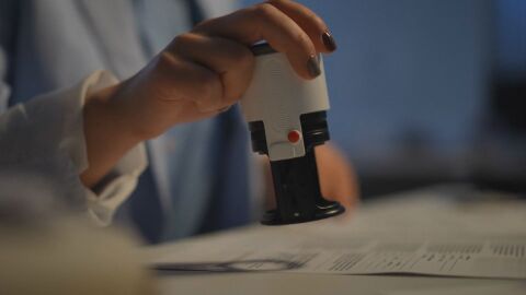 Тъмните сделки и прозрачността: Защо държавата ограничава достъпа до имотната информация?