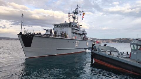 Турският военен кораб "Ариф Екмекчи" акостира в Бургас 