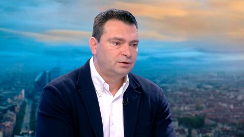 „Това не е срещу вас, баба ми е от вашата партия“: Калоян Паргов се срещнал с представители на Gen Z