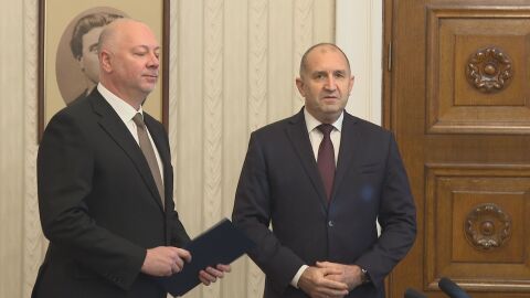 Росен Желязков пристигна на "Дондуков" 2 за мандата на президента