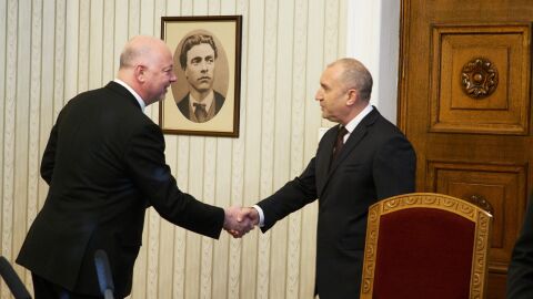 Росен Желязков върна на президента неизпълнен проучвателния мандат и предложи дата за изборите