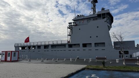 Кораби на турските военноморски сили акостират в Бургас