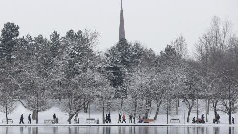 Румъния преживя най-студената нощ тази зима, ученици в осем окръга остават у дома 