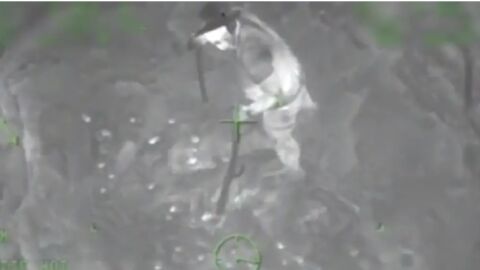 След 30 часа във водата спасиха сърфист, заседнал в риф