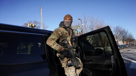 Пореден инцидент при акции на ICE в САЩ: Федерален агент простреля мъж в Минеаполис след гонка