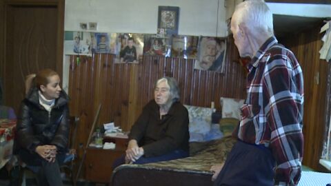 Снимка: Обраха възрастно семейство, след като обменили 50 хиляди лева в евро (ВИДЕО)