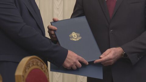 Президентът връчи третия мандат на АПС, те го върнаха веднага