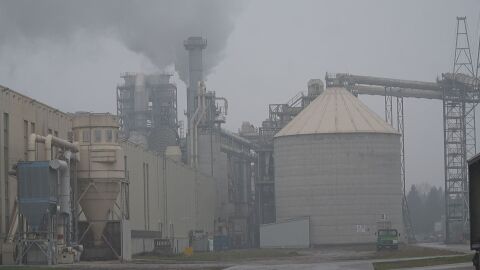 "Кроношпан": Заповедта за спиране на производството е необоснована и незаконосъобразна