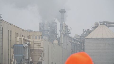 След намесата на РИОСВ: „Кроношпан” окончателно спира линията си за ПДЧ в неделя