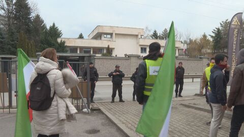 Подкрепа за иранския народ: Демонстрация имаше пред посолството на Техеран в София