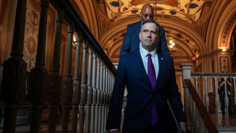 Директорът на ЦРУ се срещна в Каракас с временния президент на Венецуела