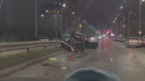 Катастрофа между две коли в столичния кв. "Люлин", ударени са и паркирани автомобили (ВИДЕО)