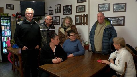 Чужденците, които обичат България: Как живеят задружно в дряновското село Гостилица? 